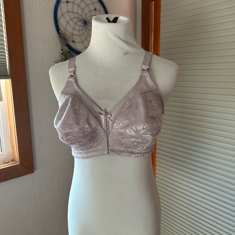 NWOT BALI 36D Elegant Lace Women's Bra in Lavender